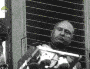 Benito Mussolini, faca i pol
