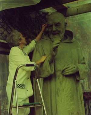 Brončani kip Padre Pio (220cm, trg Pepoli u gradu Trapani)