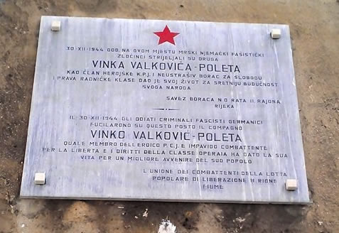 Spomen ploča Vinku Valkoviću Poletu u Strom gradu, na Gomili