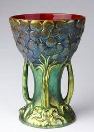 stara Zsolnayeva Art Deco zelena čaša sa Eosin glazurom