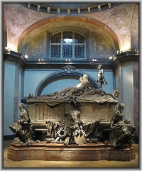 Marija Terezija i njen suprug pokopani su u dvostrukom sarkofagu u grobnici Habsburgovaca u Beču