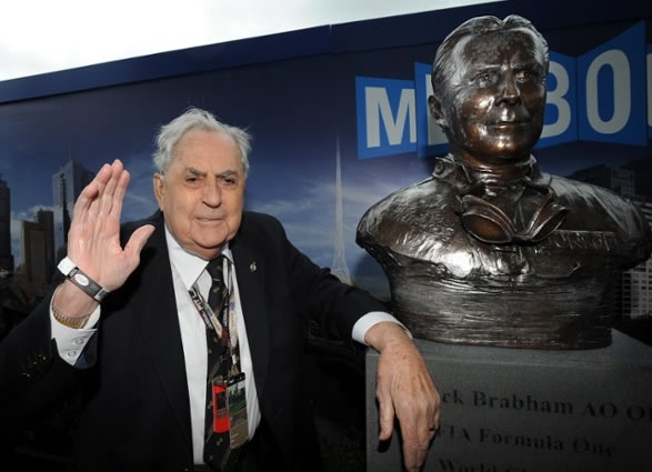 Sir Jack Brabham unveiling his statue during Australian GP