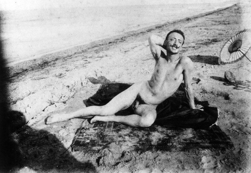 D'Annunzio slikan gol na plaži